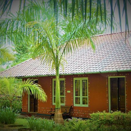 Sunbird Garden Resort Krishnagiri エクステリア 写真