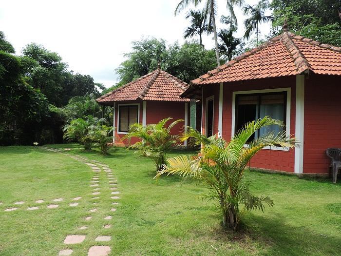 Sunbird Garden Resort Krishnagiri エクステリア 写真