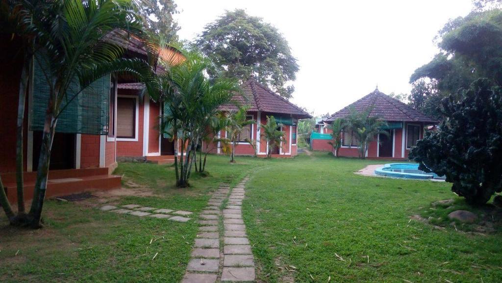 Sunbird Garden Resort Krishnagiri エクステリア 写真