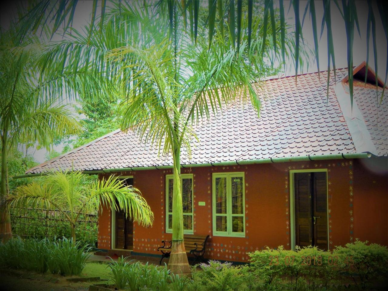 Sunbird Garden Resort Krishnagiri エクステリア 写真